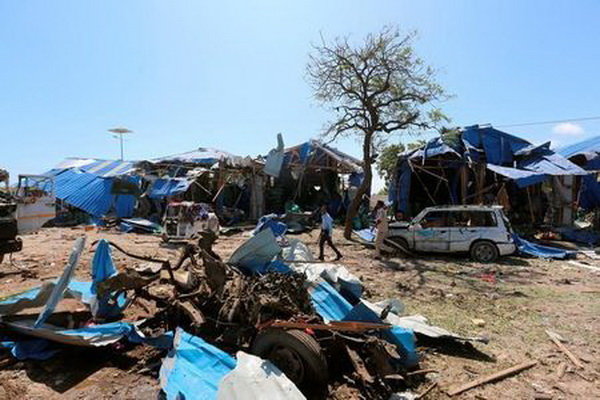 بمب گذاری در پایتخت سومالی دست کم ۱۵ کشته برجای گذاشت