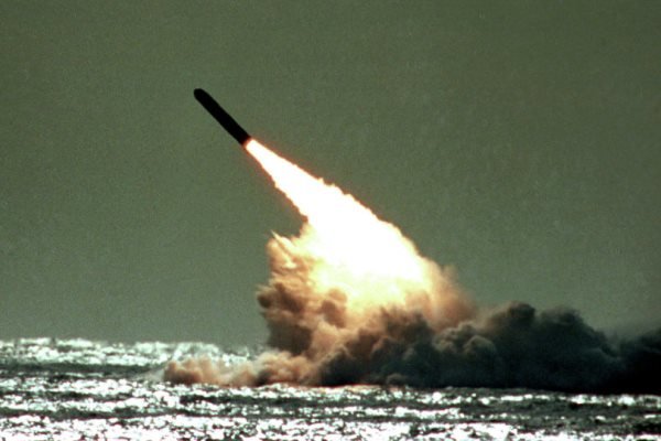شلیک موشک توسط زیردریایی هسته ای انگلیس به سواحل آمریکا