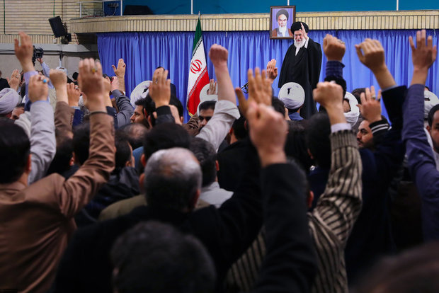 People of Qom meet with Ayatollah Khamenei