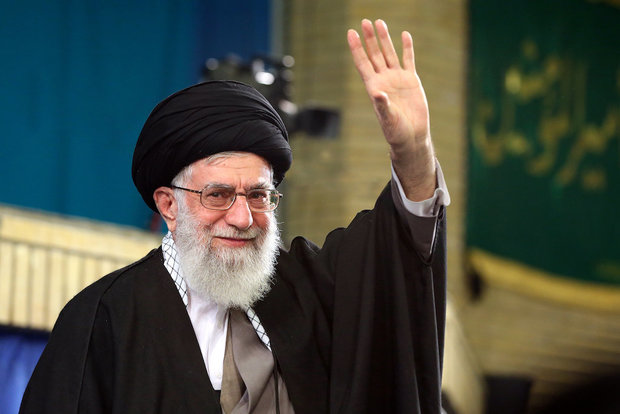 People of Qom meet with Ayatollah Khamenei