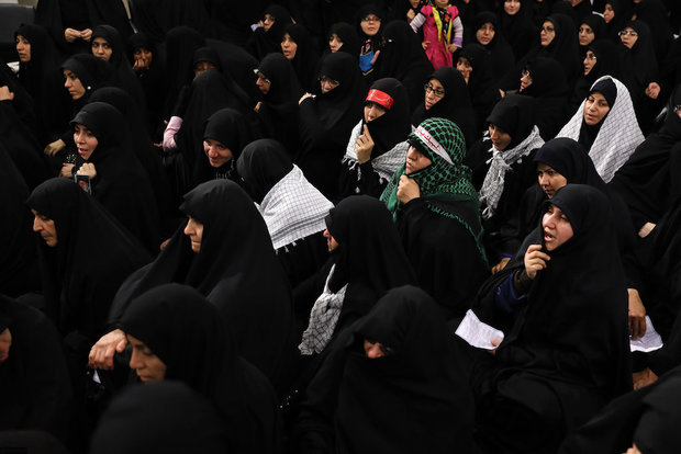 People of Qom meet with Ayatollah Khamenei