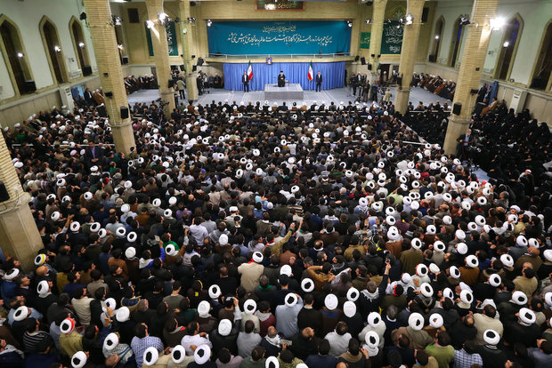 People of Qom meet with Ayatollah Khamenei