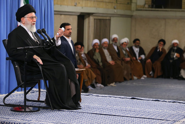 People of Qom meet with Ayatollah Khamenei