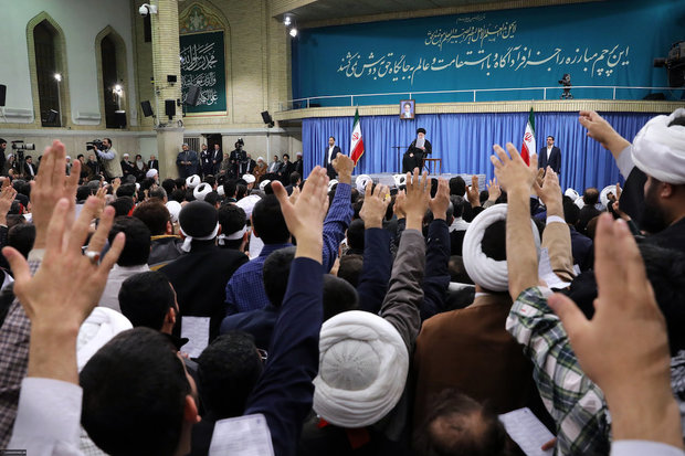 People of Qom meet with Ayatollah Khamenei