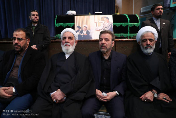Iranian officials say goodbye to body of Ayat. Rafsanjani