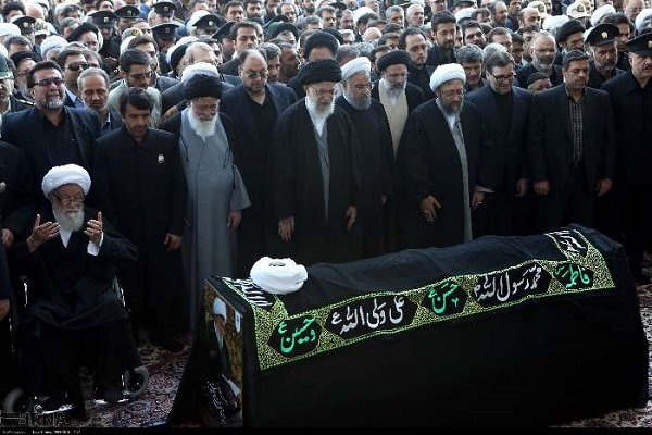 قائد الثورة يؤم غدا صلاة الميت على جثمان آية الله رفسنجاني