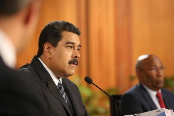 الرئيس الفنزويلي يندد بمحاولة "الانقلاب" في بلاده ويتهم أمريكا بالتورط فيها