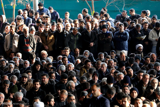 اقامه نماز رهبر انقلاب بر پیکر حجت‌الاسلام والمسلمین هاشمی رفسنجانی