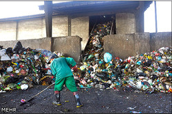 ۱۳۰۰ تن زباله ارزشمند توسط زباله گردها جمع‌آوری می‌شود