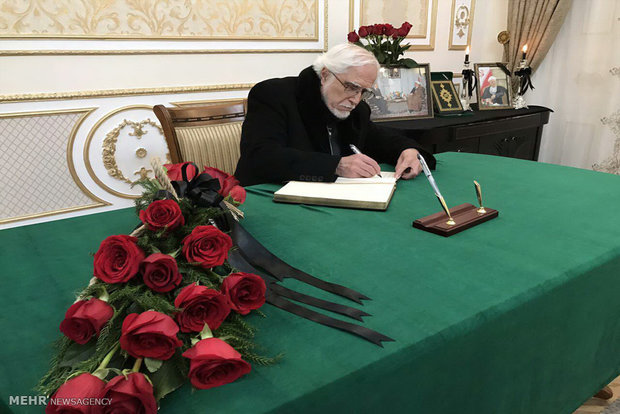 امضای دفتر یاد بود آیت الله هاشمی در باکو