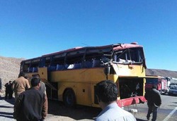 تصادف اتوبوس با پیکان/یک نفر کشته و ۲ نفر راهی بیمارستان شدند 