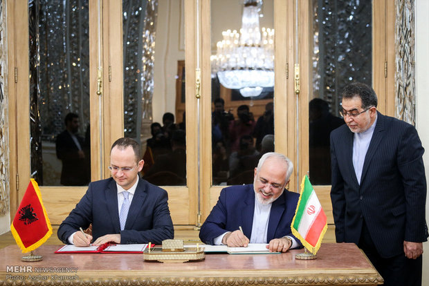 Zarif meets with Albanian counterpart