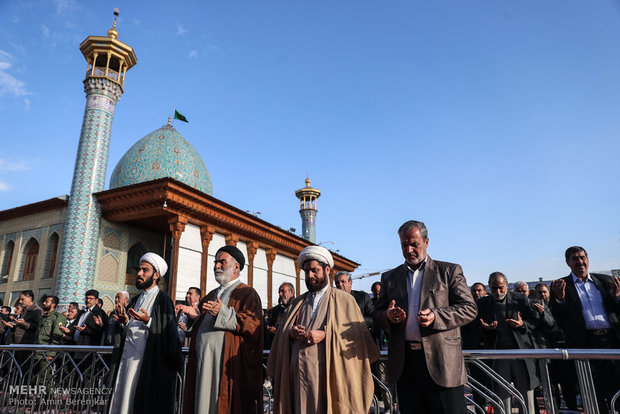 اقامه نماز طلب باران در شیراز