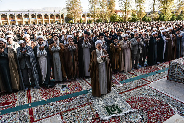 اقامه نماز طلب باران در شیراز