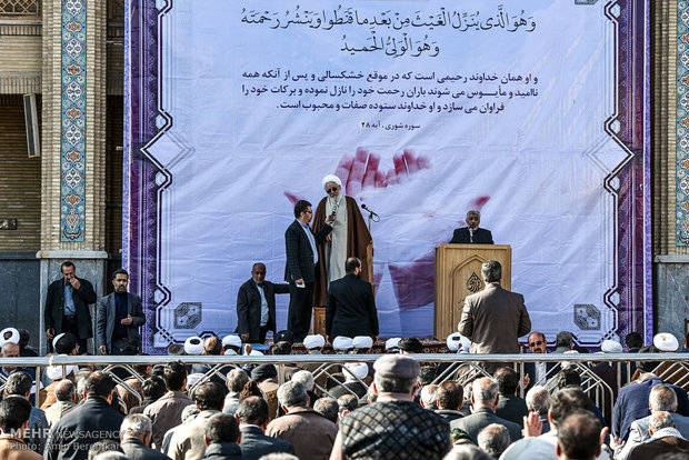 اقامه نماز طلب باران در شیراز