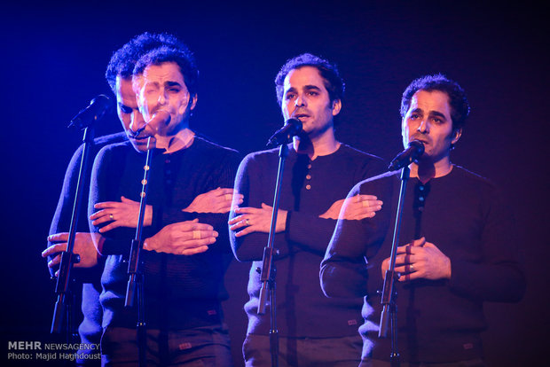 چهارمین روز سی و دومین جشنواره موسیقی فجر با اجرای گروه کماکان در برج آزادی
