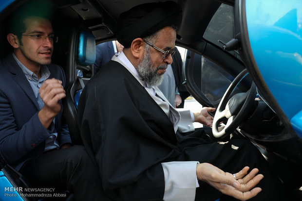 Rouhani visits locally made electric cars
