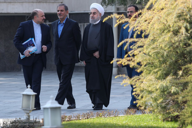Rouhani visits locally made electric cars