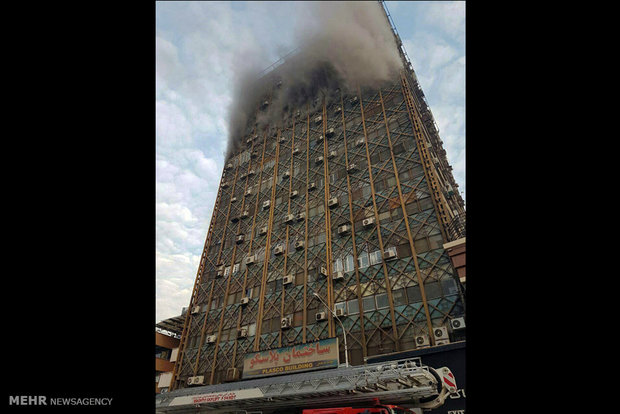 آتش سوزی در ساختمان پلاسکو مهار شد/ هنوز خبری از مصدومان نیست