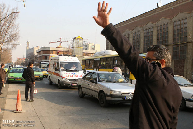 انتقال مجروحان حادثه تخریب ساختمان پلاسکو به بیمارستان