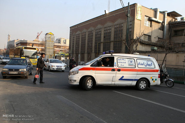 انتقال مجروحان حادثه تخریب ساختمان پلاسکو به بیمارستان