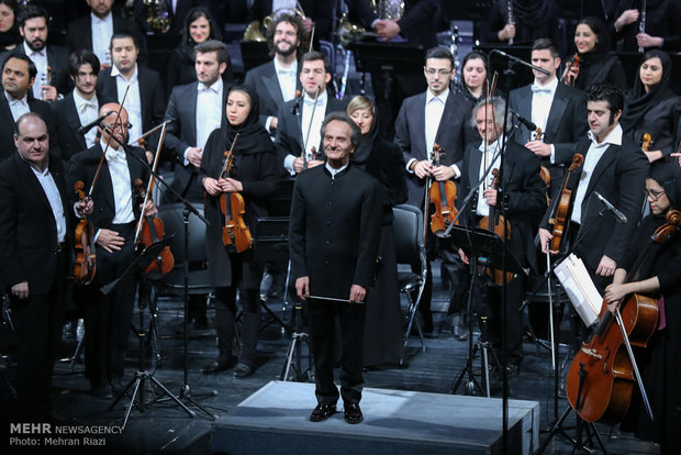 VIDEO: Iran-Italy symphony orchestra at Vahdat Hall  