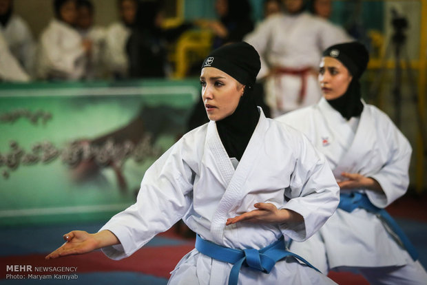 İran’da kadınların karate performansı