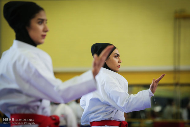 İran’da kadınların karate performansı