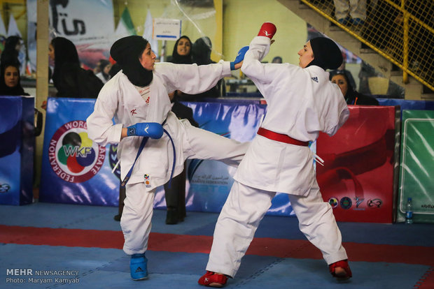 İran’da kadınların karate performansı