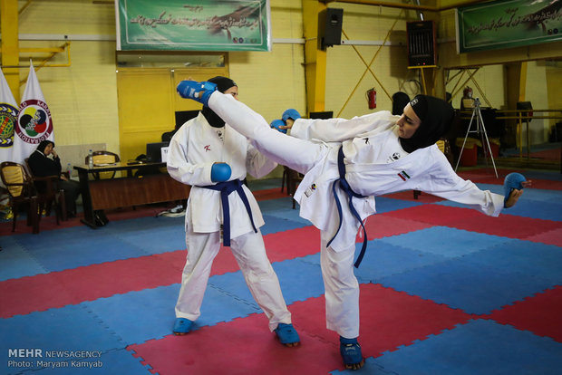 İran’da kadınların karate performansı