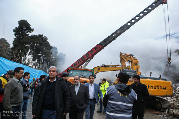 حضور حسن روحانی رئیس جمهور در محل حادثه ساختمان پلاسکو