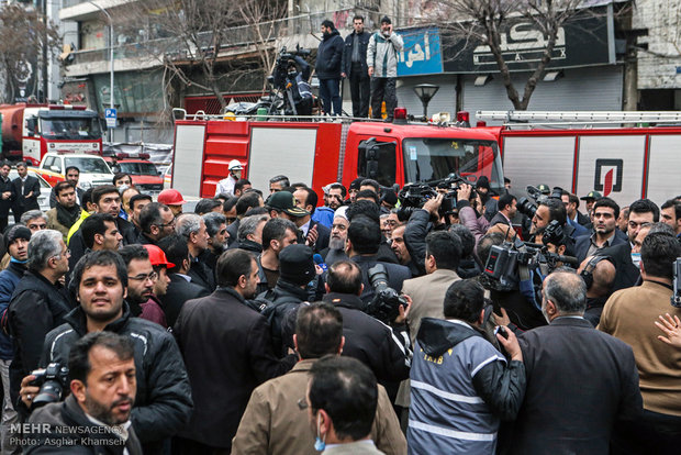 حضور حسن روحانی رئیس جمهور در محل حادثه ساختمان پلاسکو