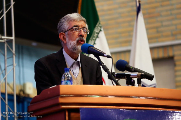 رئيس مجمع اللغة الفارسية: أساس علاقات إيران مع العالم العربي هو الإسلام