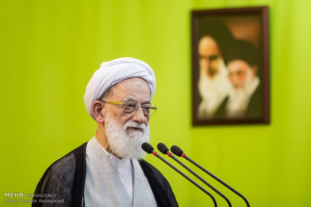 خطيب جمعة طهران: الاعداء لن يتخلوا عن تدبير المؤامرات ضد ايران
