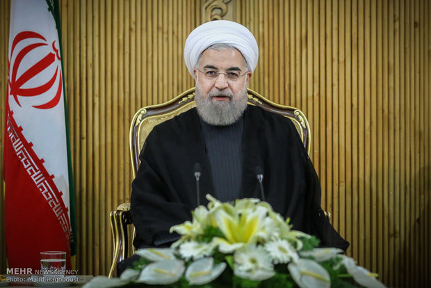 Pres. Rouhani pays visit to quake-hit villages in SE Iran