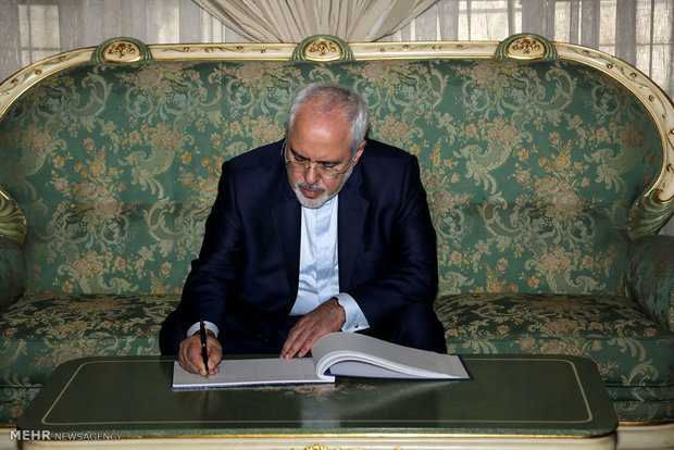 Zarif congratulates Haniyeh on election as head of Hamas