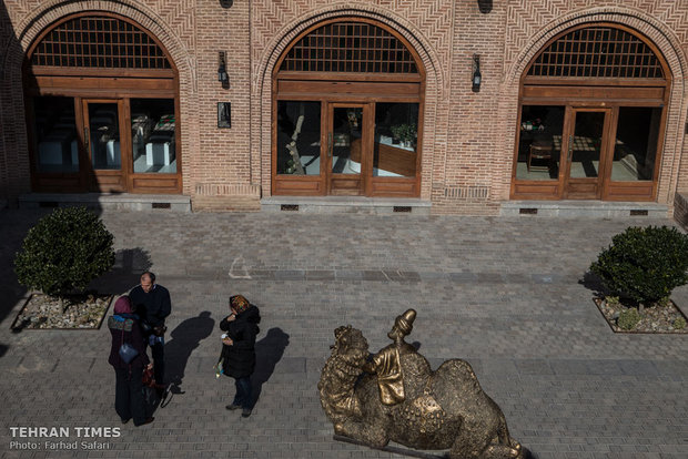 Intl. tour guides visit historical Iranian city of Qazvin