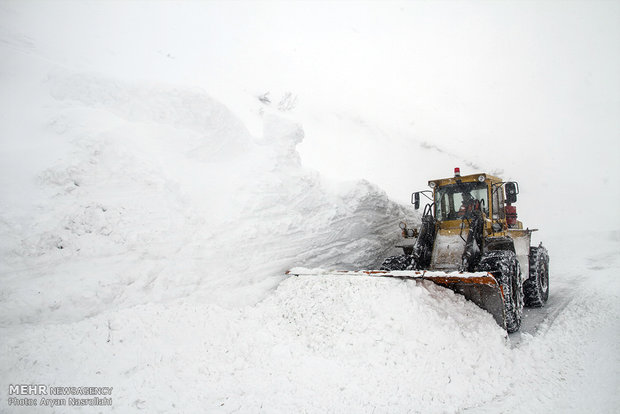 ریزش برف سنگین در روستای ناریان