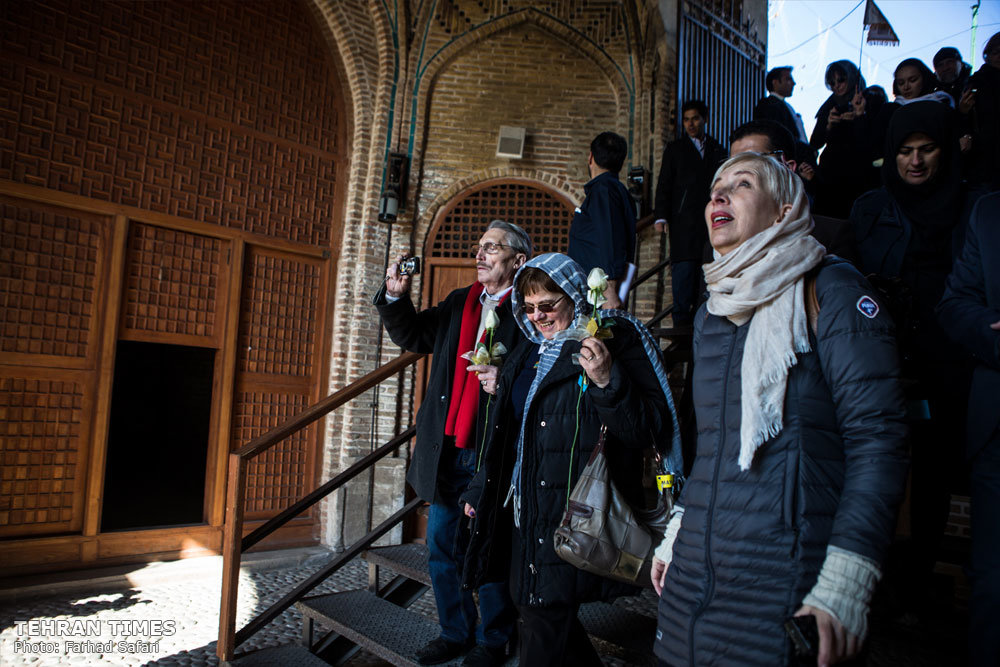 Intl. tour guides visit historical Iranian city of Qazvin
