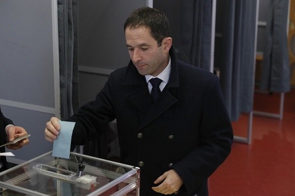 «آمون» نامزد نهایی سوسیالیستها در انتخابات ریاست جمهوری فرانسه شد
