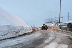 بارش برف و لغزندگی جاده‌ها در استان‌های غربی و شمالی کشور