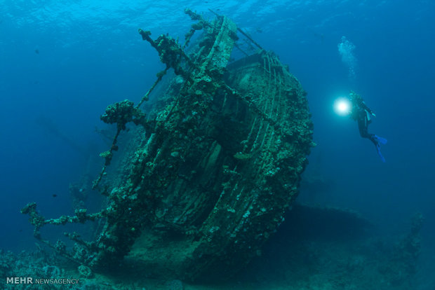 کشتی های غرق شده در اعماق اقیانوس‎