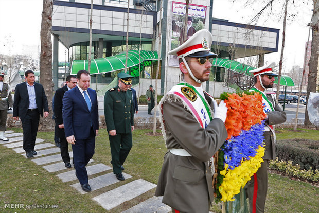 Armenian def. min. officially welcomed in Tehran