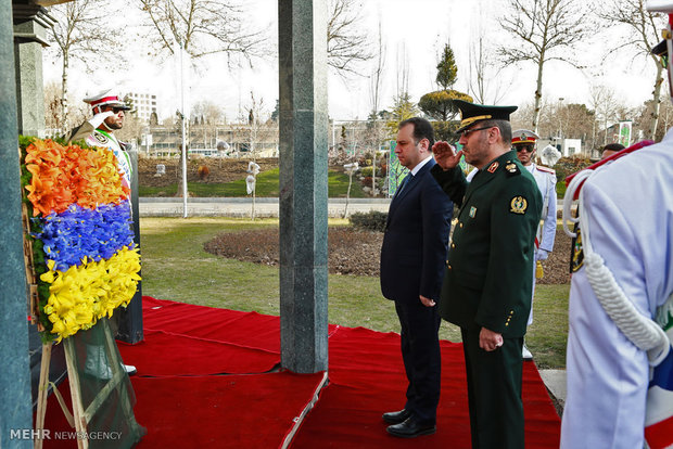 Armenian def. min. officially welcomed in Tehran