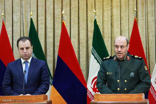 Armenian def. min. officially welcomed in Tehran