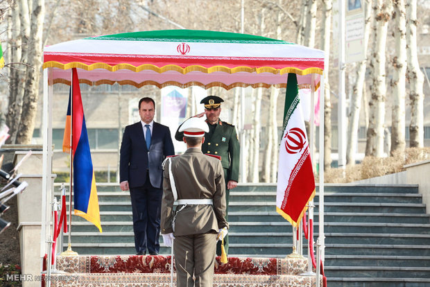 Armenian def. min. officially welcomed in Tehran