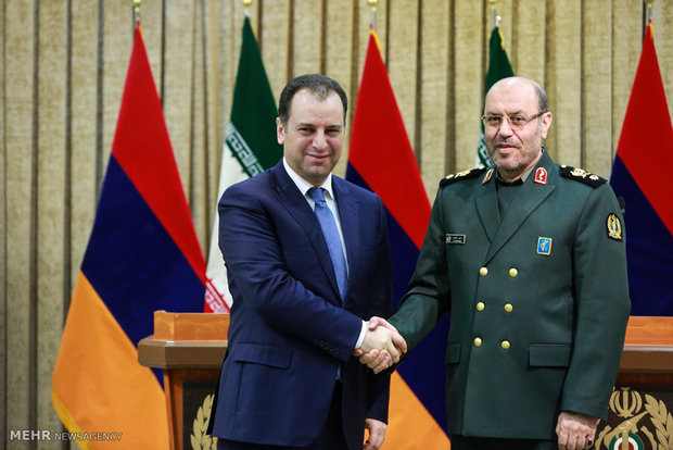 Armenian def. min. officially welcomed in Tehran