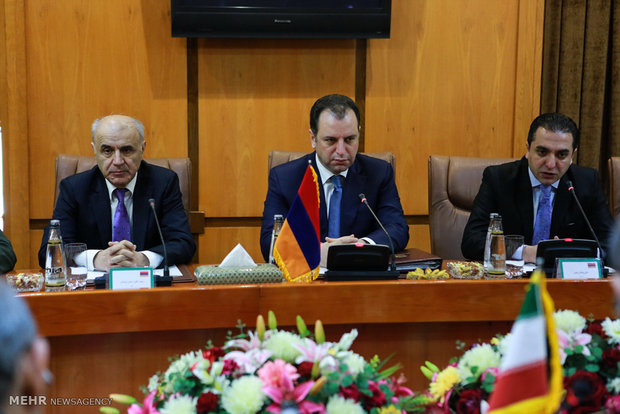 Armenian def. min. officially welcomed in Tehran