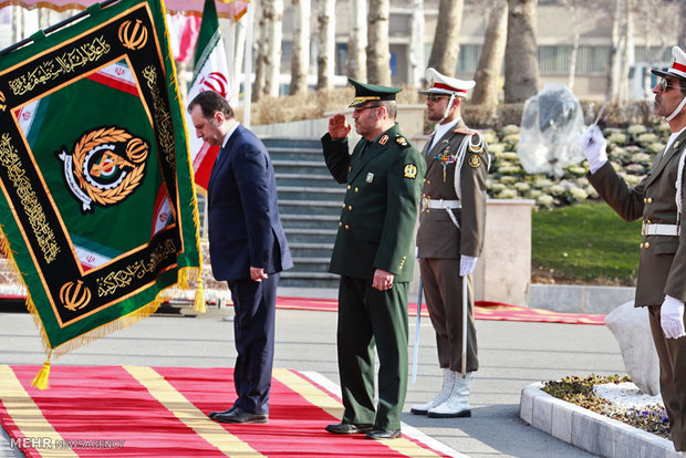 Armenian def. min. officially welcomed in Tehran