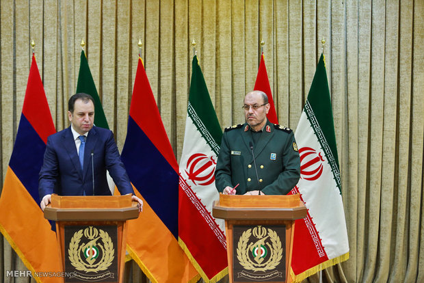 Armenian def. min. officially welcomed in Tehran